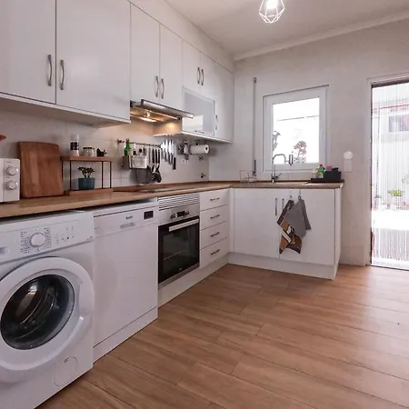 Bed and breakfast Nomad Ready Ferrel (Leiria)